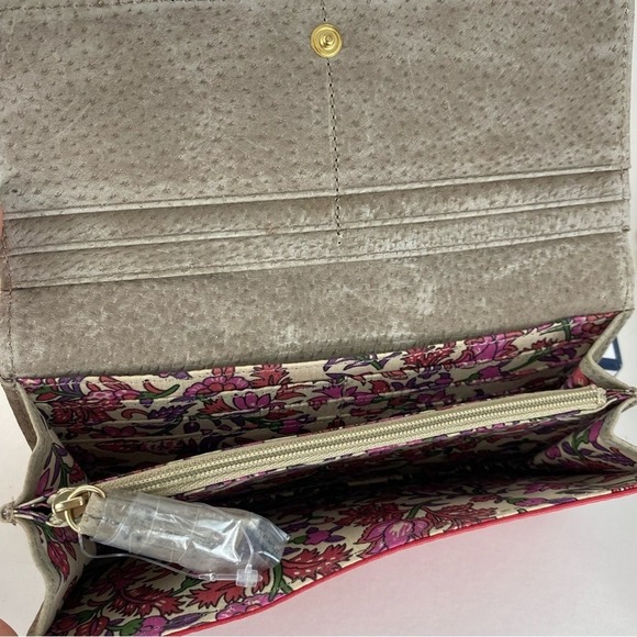 Liz Claiborne Vintage Pebbled Leather Wallet Clutch Red Pleated Quilt Flap NIB - Picture 4 of 5